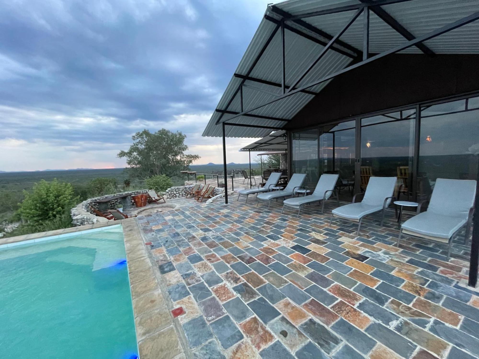 Aloegrove Safari Lodge Otjiwarongo Dış mekan fotoğraf