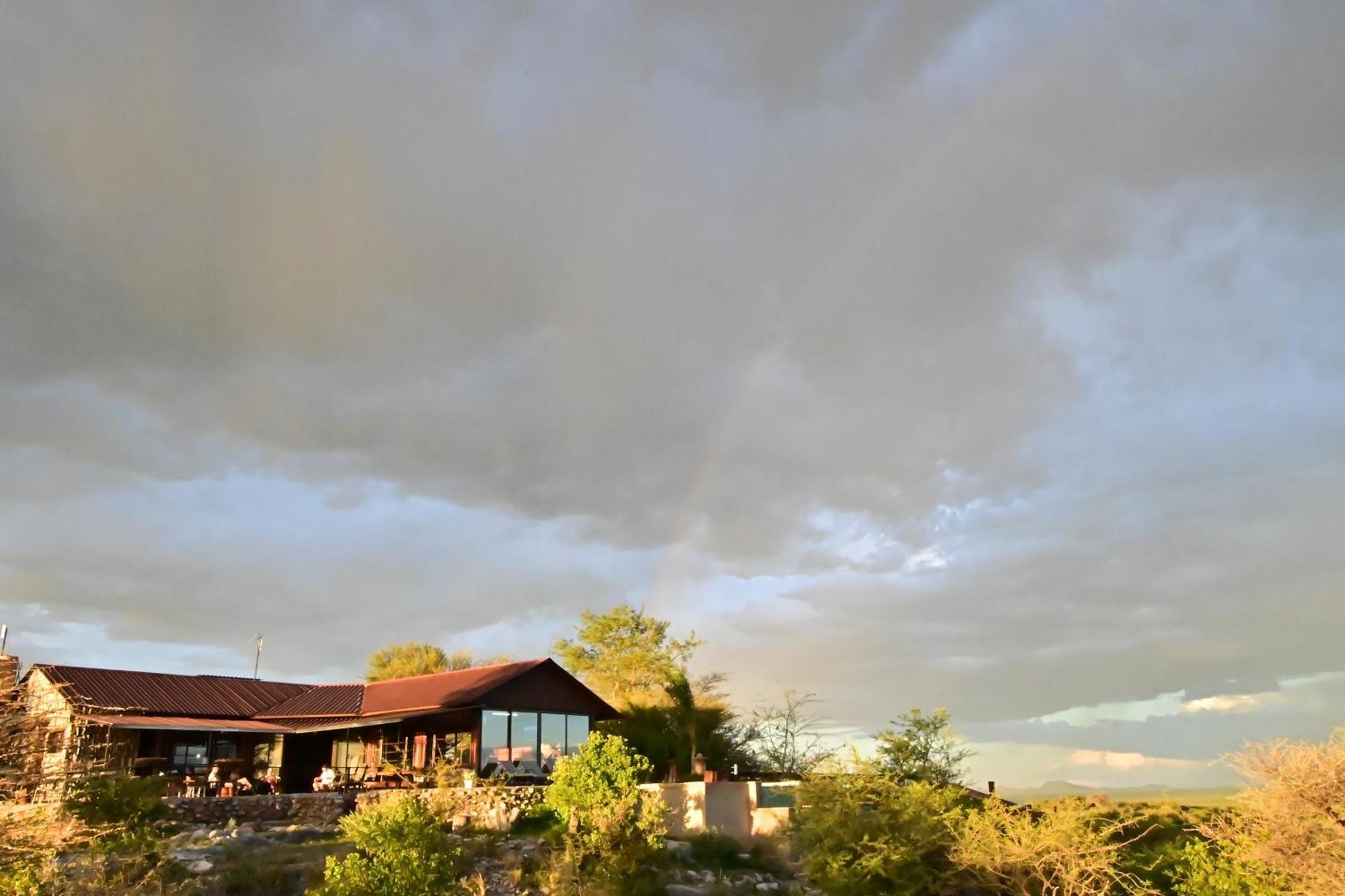 Aloegrove Safari Lodge Otjiwarongo Dış mekan fotoğraf
