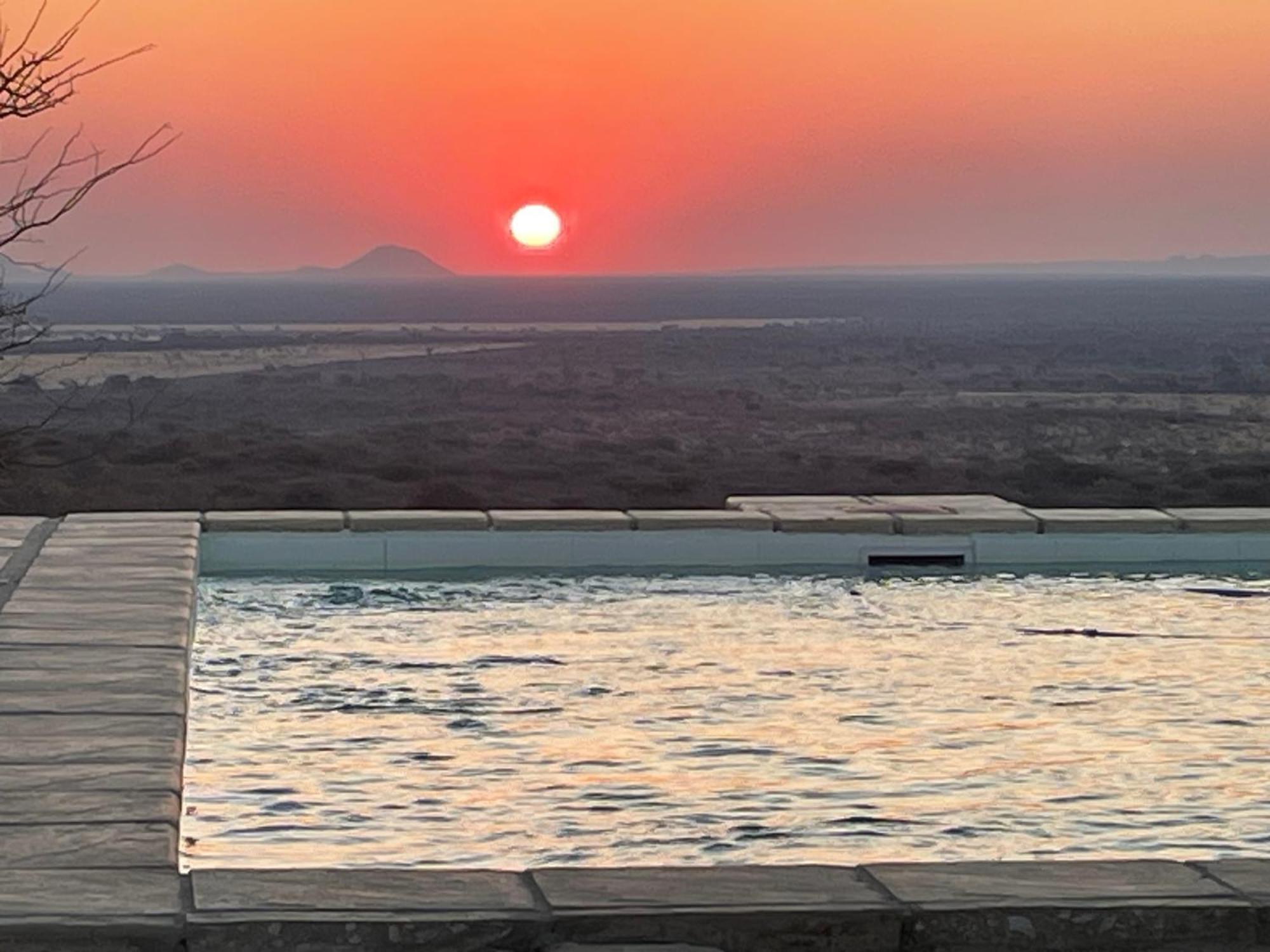 Aloegrove Safari Lodge Otjiwarongo Dış mekan fotoğraf